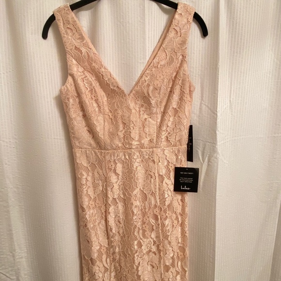 NWT Lulu’s lace dress in blush - Picture 1 of 5